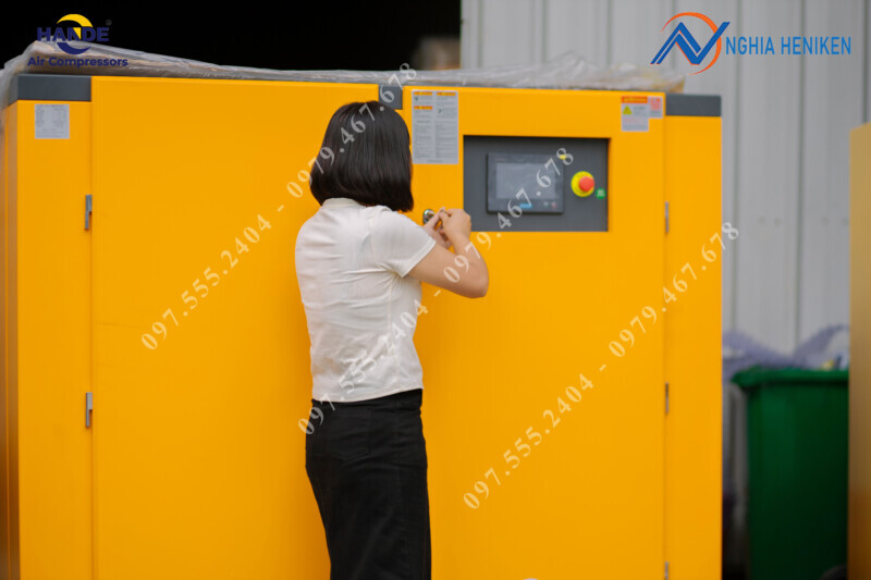 May Nen Khi Truc Vit Bien Tan Hande Vpm37 3 1.jpg May Nen Khi Truc Vit Bien Tan Hande Vpm37 3 1.jpg